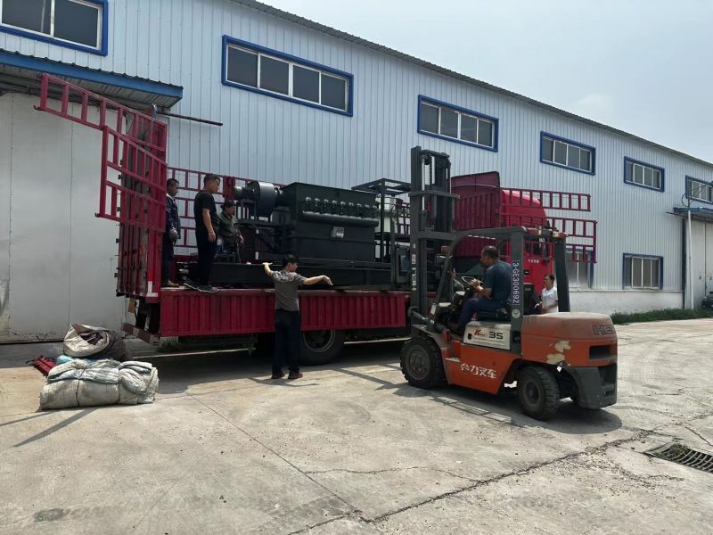 磨粉機，脈沖除塵和變頻輸送機發(fā)貨浙江